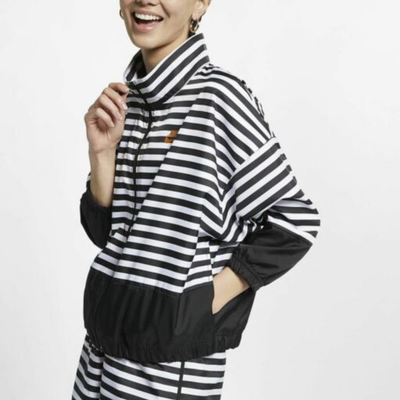 NWT NIKE LOOSE ACTIVEWEAR JACKET - Picture 1 of 7